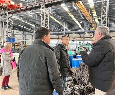 Benvenuti amici stranieri che visiteranno la nostra fabbrica per discutere de...